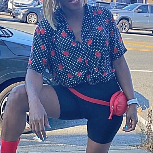 Forever 21 Men’s Button Up Rose Shirt Size Large - Picture 2 of 5